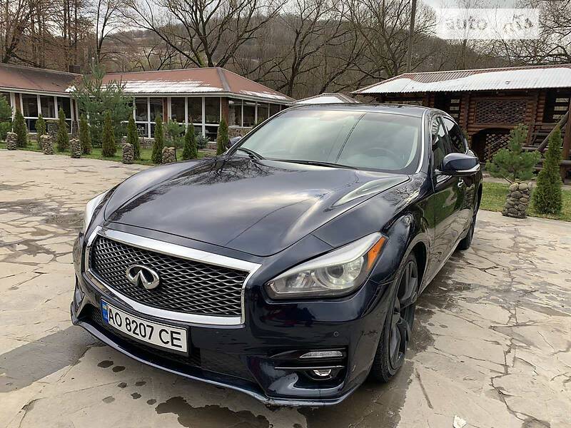 Седан Infiniti Q70 2017 в Ужгороде