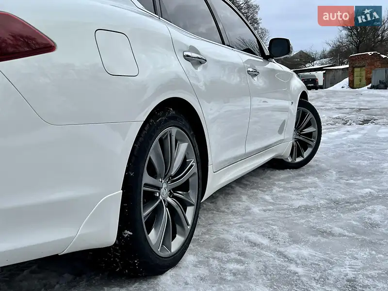 Infiniti Q70 2015