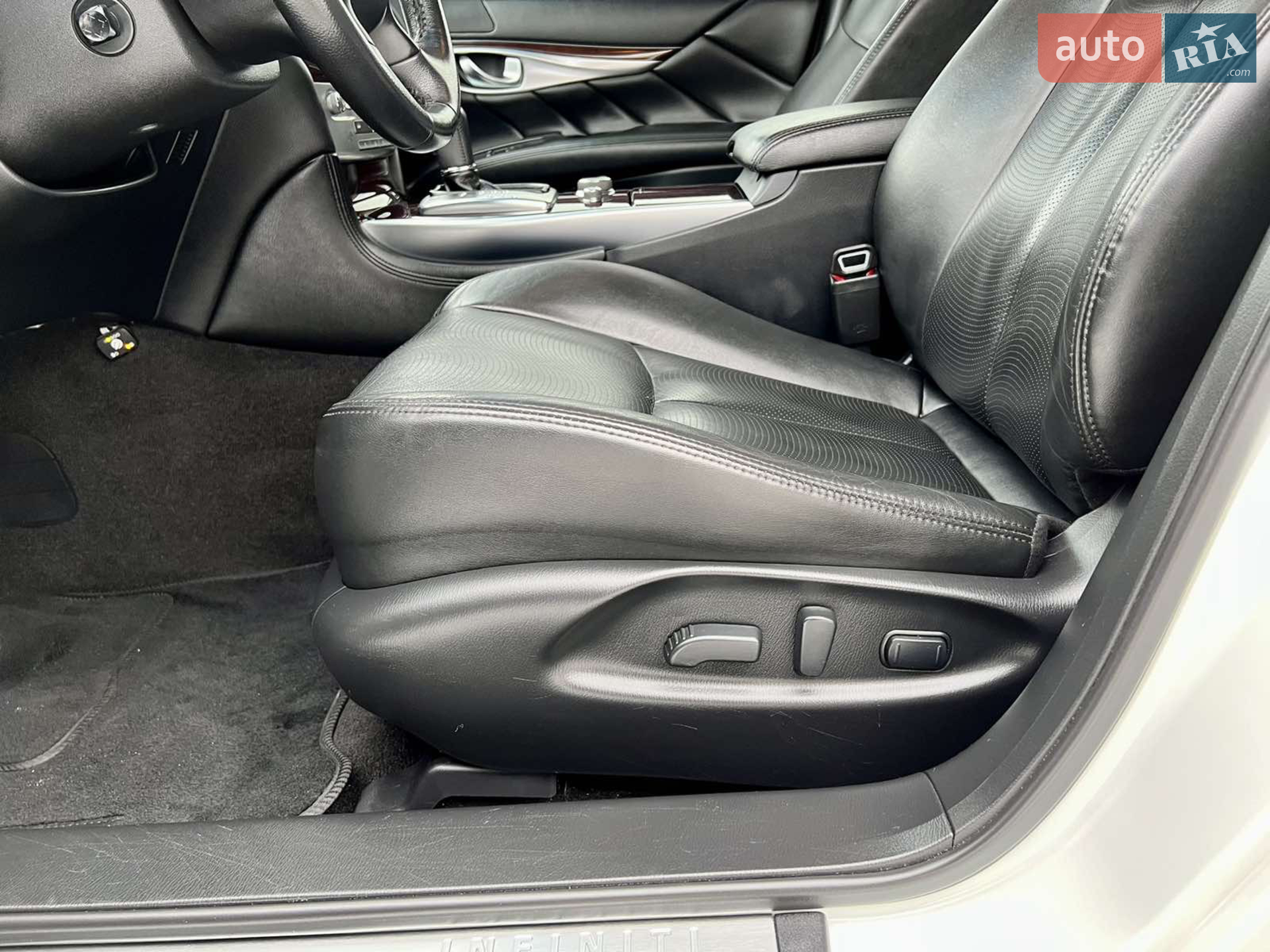 2015 Infiniti Q70 - мініатюра 8
