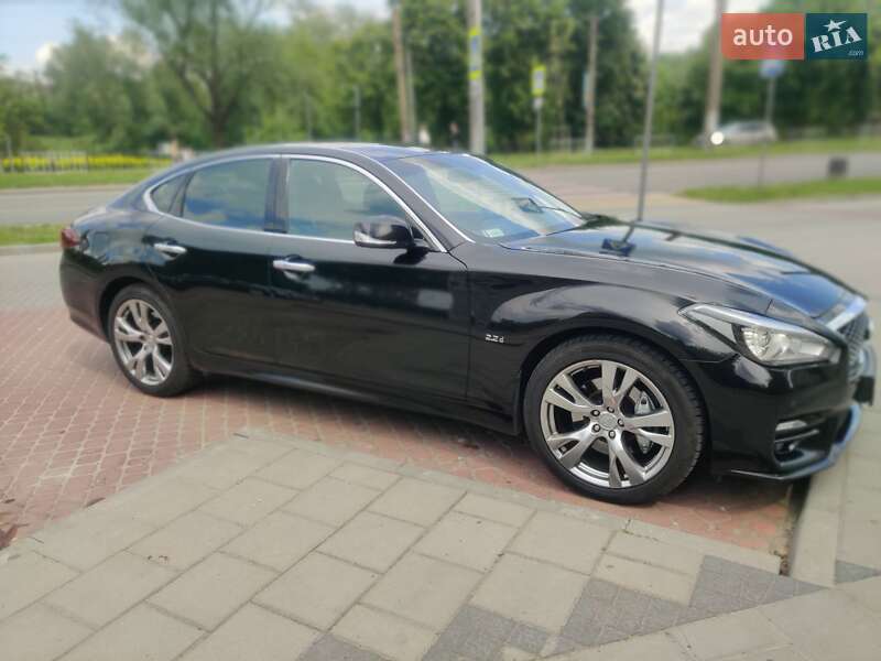 Седан Infiniti Q70 2015 в Львові