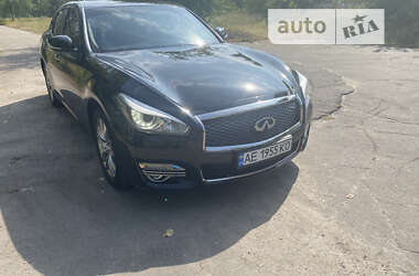 Седан Infiniti Q70 2016 в Кам'янському
