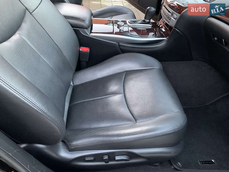 Седан Infiniti Q70 2016 в Новомосковске фото 23 Седан Infiniti Q70 2016 в Новомосковске