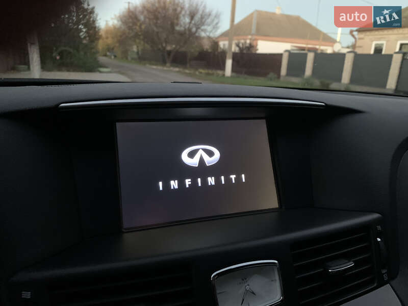 Седан Infiniti Q70 2016 в Новомосковске фото 17 Седан Infiniti Q70 2016 в Новомосковске