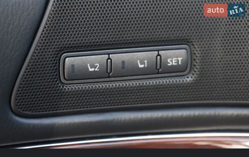 Infiniti Q70 2016 VIN JN1BCAY51U0770181 фото оголошення 3 з 42