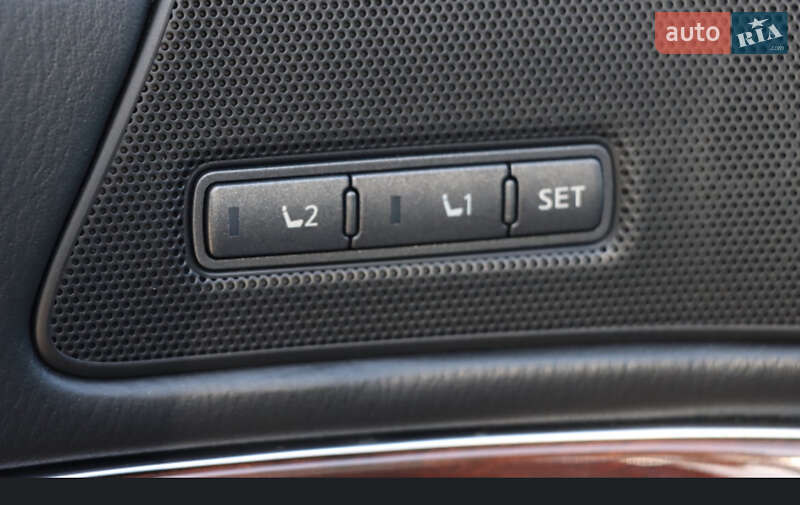 Седан Infiniti Q70 2016 в Днепре