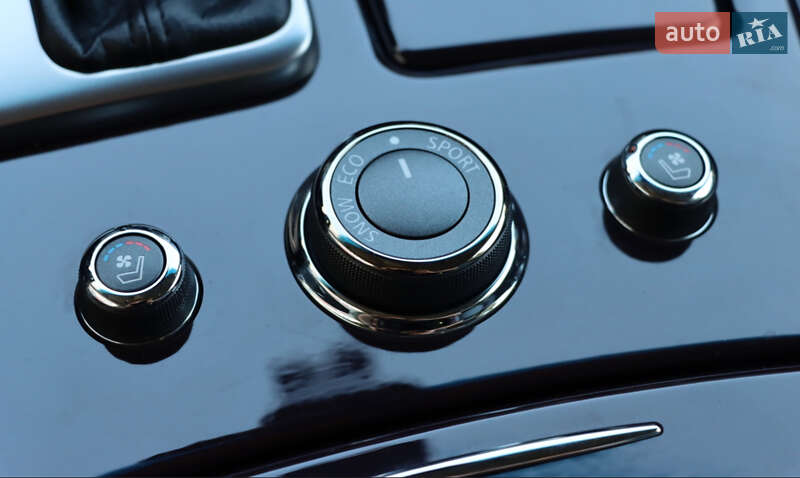 Седан Infiniti Q70 2016 в Днепре