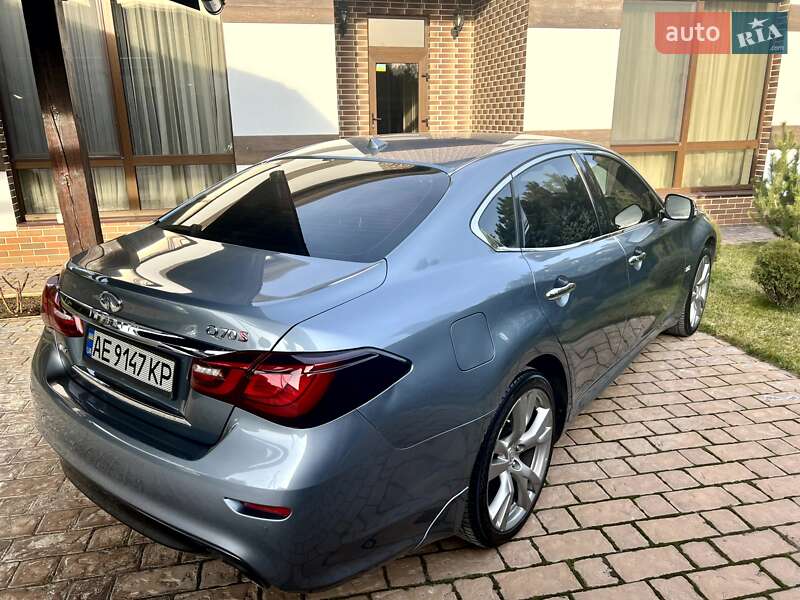 Седан Infiniti Q70 2015 в Дніпрі