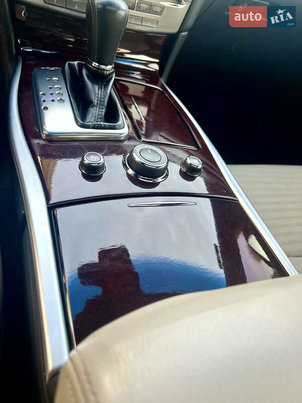 Седан Infiniti Q70 2015 в Дніпрі