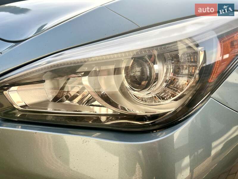 Седан Infiniti Q70 2015 в Дніпрі
