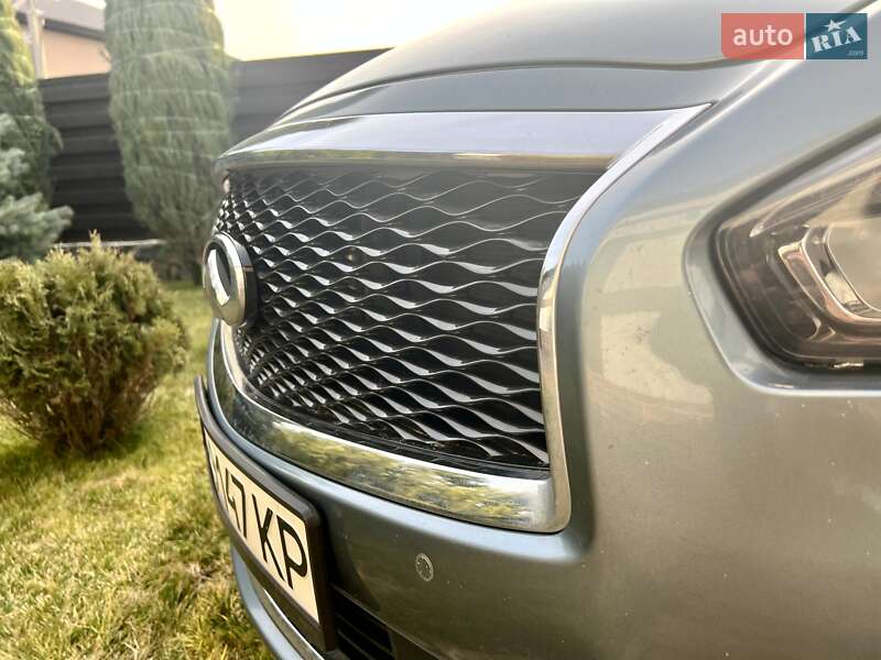 Седан Infiniti Q70 2015 в Дніпрі
