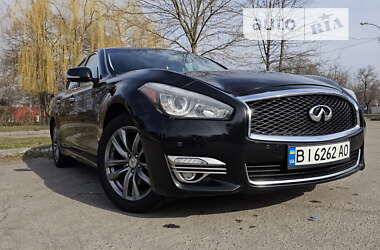 Седан Infiniti Q70 2014 в Кременчуге