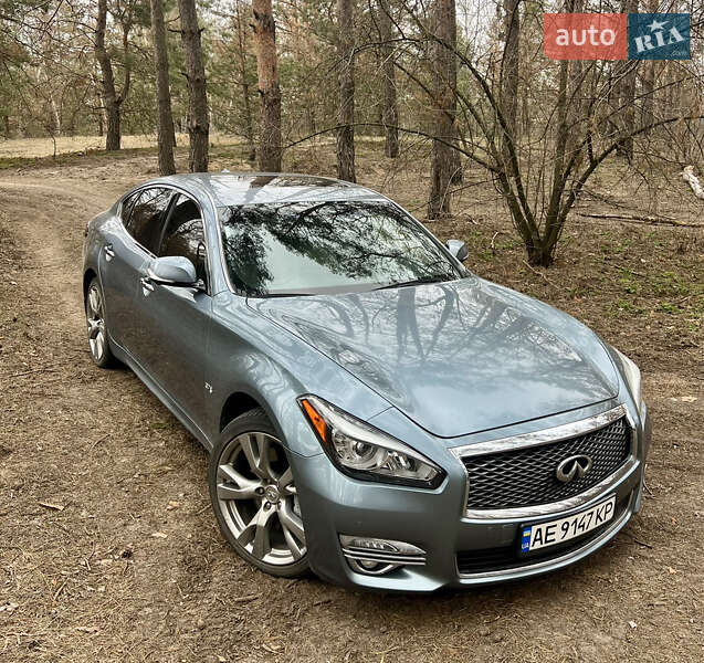 Седан Infiniti Q70 2015 в Дніпрі