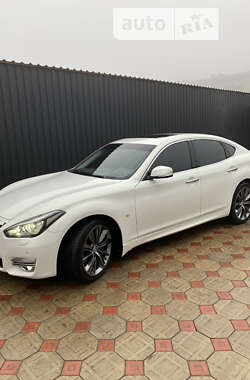 Седан Infiniti Q70 2015 в Киеве