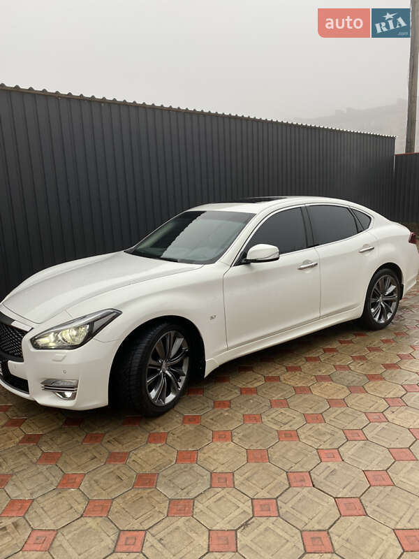 Седан Infiniti Q70 2015 в Києві