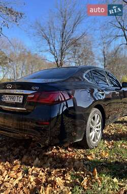 Седан Infiniti Q70 2015 в Львові