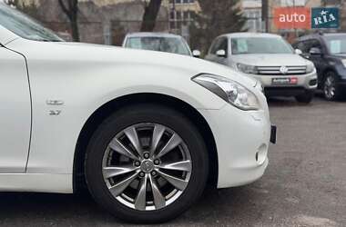 Седан Infiniti Q70 2013 в Виннице