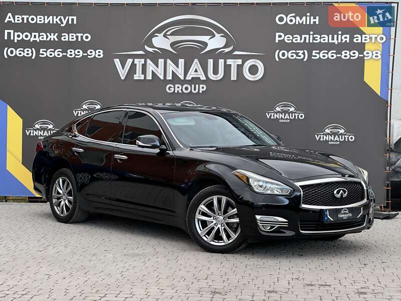 Седан Infiniti Q70 2017 в 
