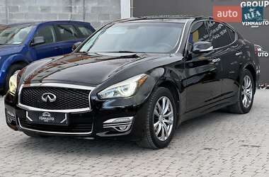 Седан Infiniti Q70 2017 в 
