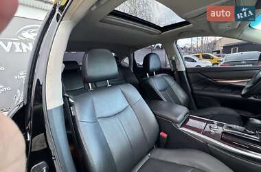 Седан Infiniti Q70 2017 в 
