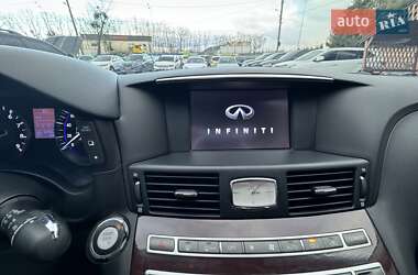 Седан Infiniti Q70 2017 в 