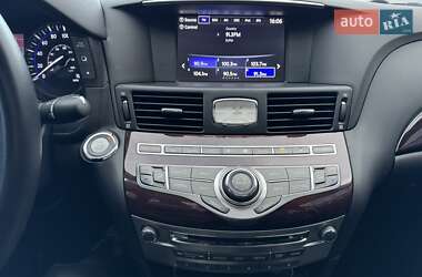 Седан Infiniti Q70 2017 в 