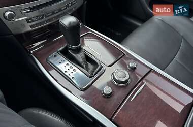 Седан Infiniti Q70 2017 в 