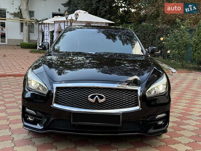 Седан Infiniti Q70 2014 в 