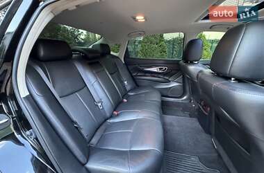 Седан Infiniti Q70 2014 в 