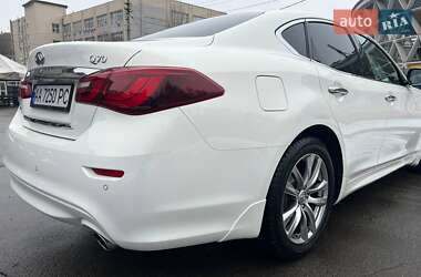 Седан Infiniti Q70 2015 в Києві