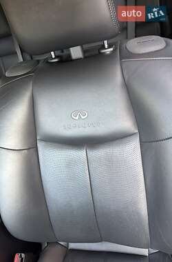 Седан Infiniti Q70 2013 в Виннице