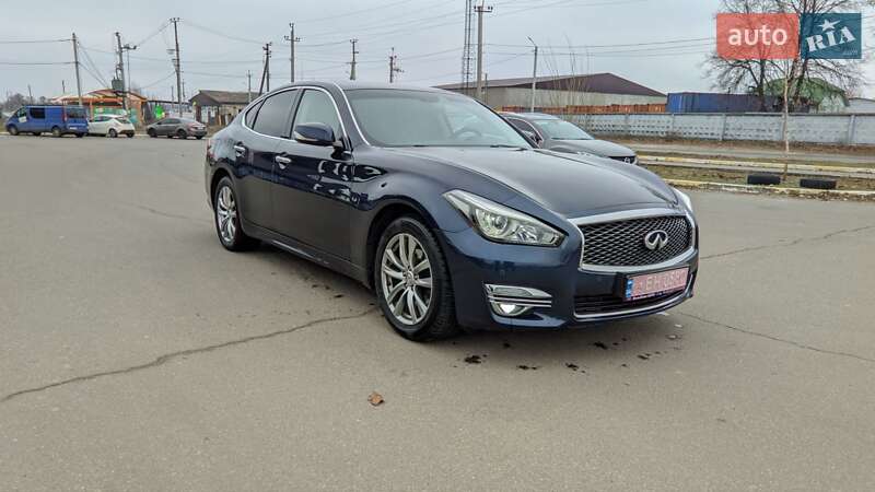 Седан Infiniti Q70 2014 в Бучі