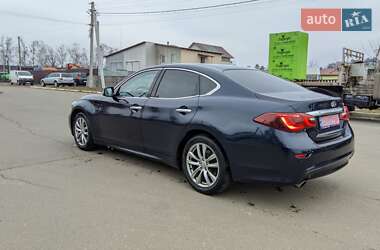Седан Infiniti Q70 2014 в Буче