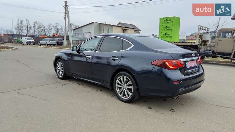 Седан Infiniti Q70 2014 в Бучі