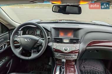 Седан Infiniti Q70 2014 в Буче