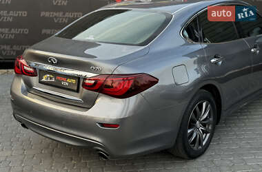 Седан Infiniti Q70 2015 в 