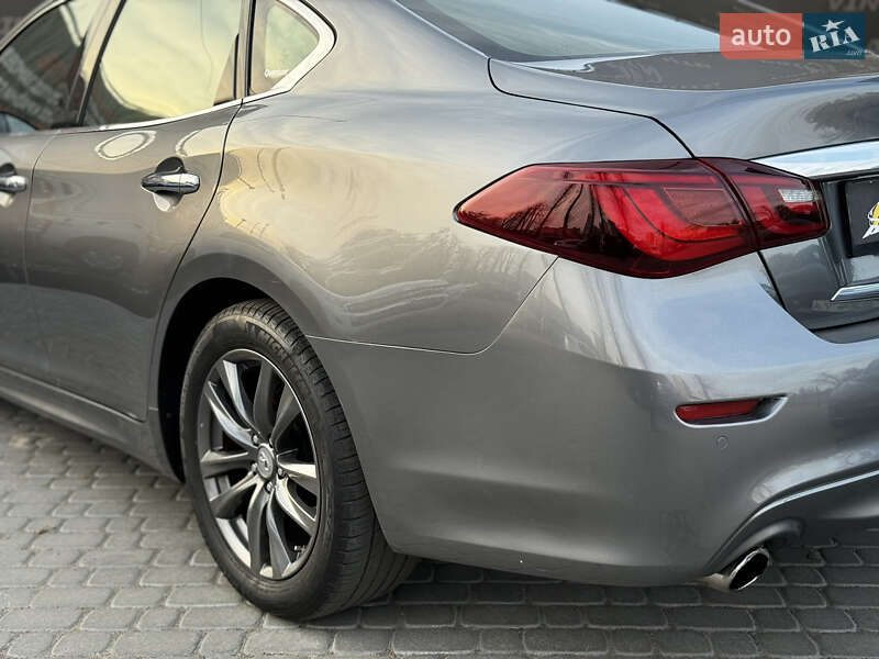 Седан Infiniti Q70 2015 в Виннице