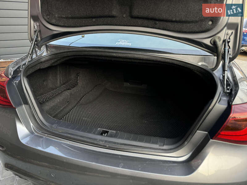 Седан Infiniti Q70 2015 в Виннице