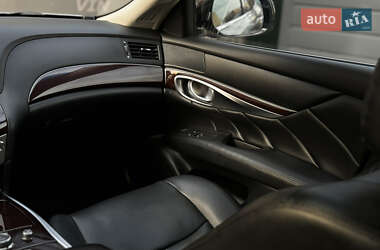 Седан Infiniti Q70 2015 в 