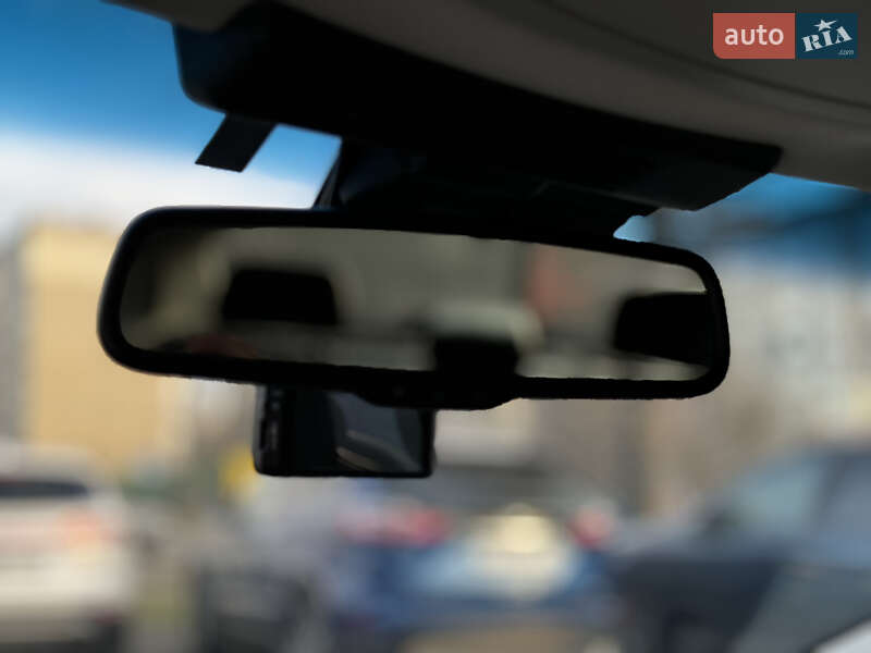 Седан Infiniti Q70 2015 в Виннице