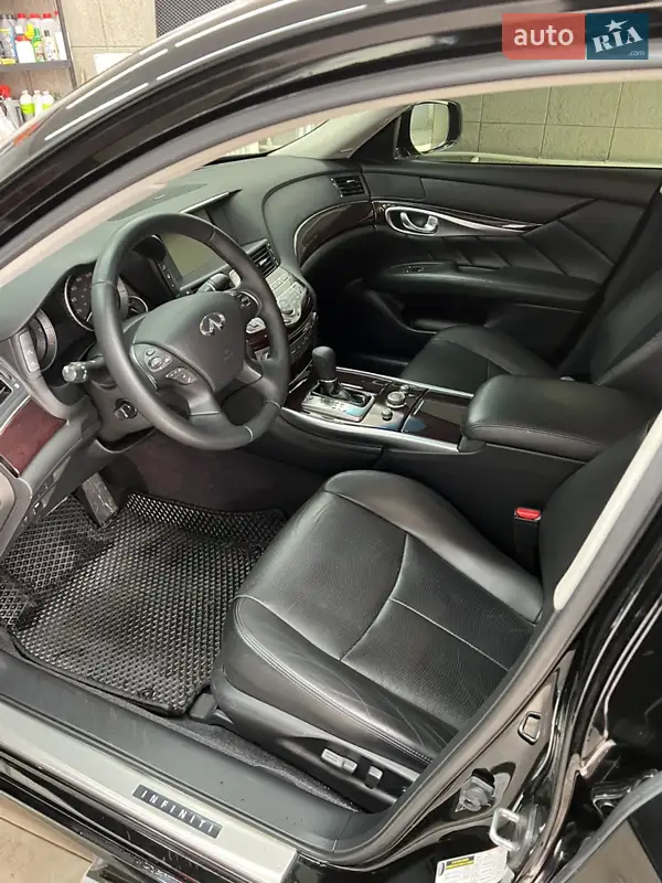 Infiniti Q70 2015