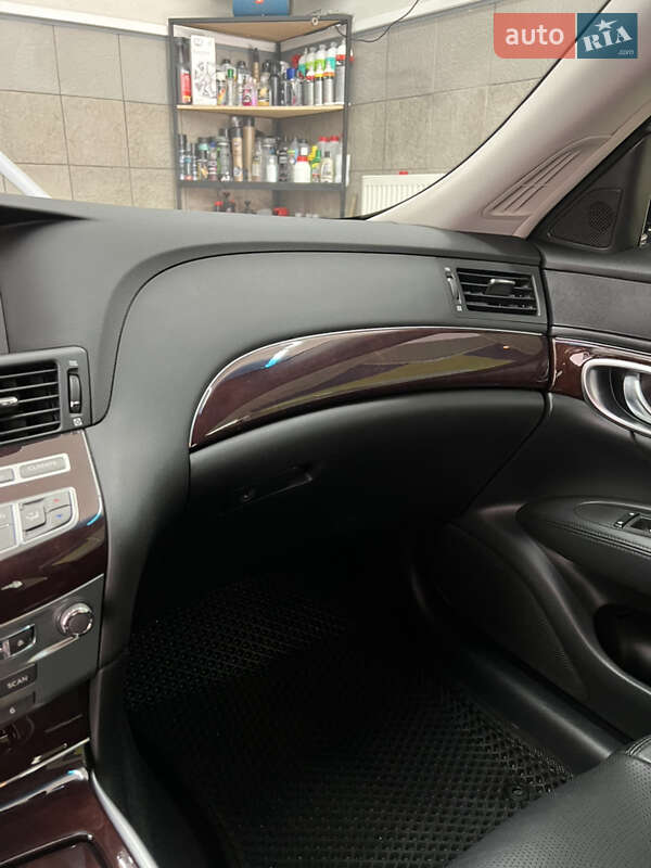 Седан Infiniti Q70 2015 в Харкові