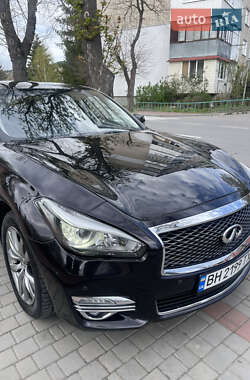 Седан Infiniti Q70 2015 в 
