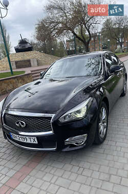 Седан Infiniti Q70 2015 в 