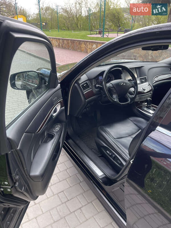 Седан Infiniti Q70 2015 в Могилів-Подільському
