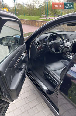 Седан Infiniti Q70 2015 в 