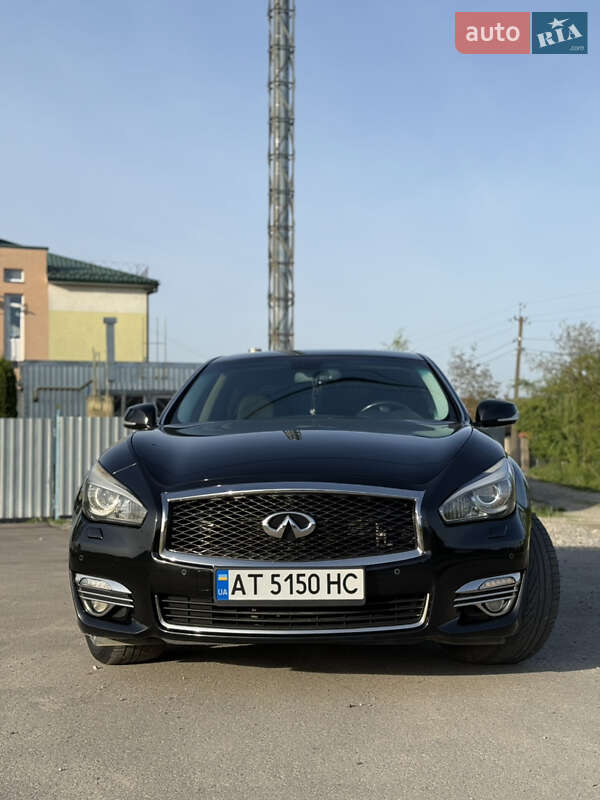 Седан Infiniti Q70 2016 в 
