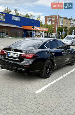 Седан Infiniti Q70 2015 в 