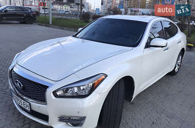 Седан Infiniti Q70 2016 в 