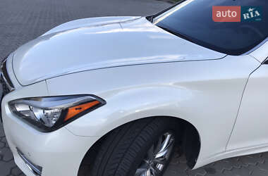 Седан Infiniti Q70 2016 в 