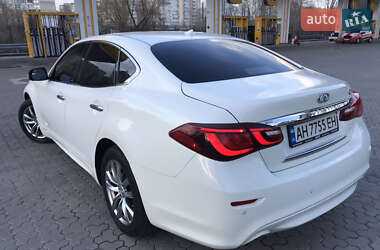 Седан Infiniti Q70 2016 в 